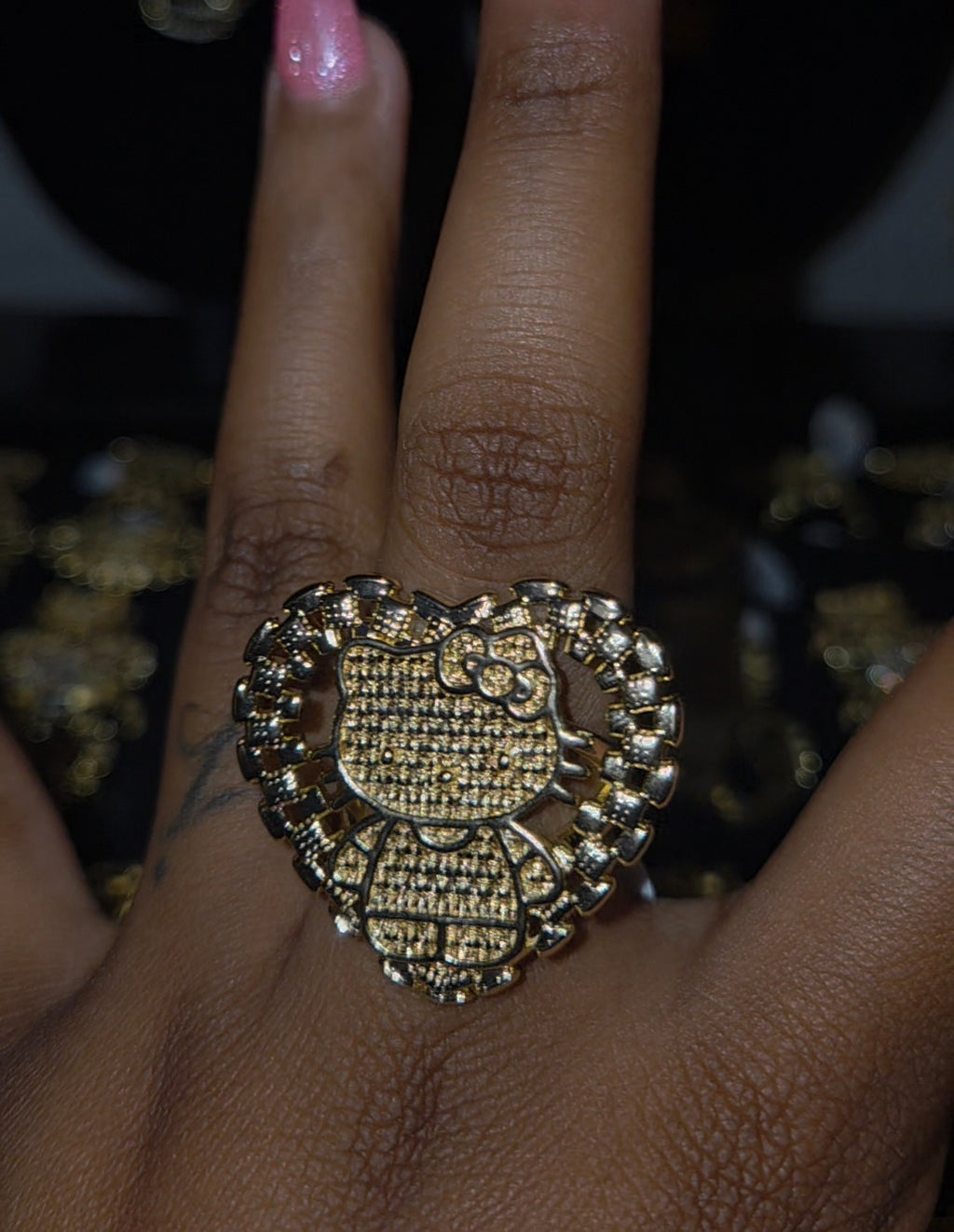 Hk full body heart rollie ring