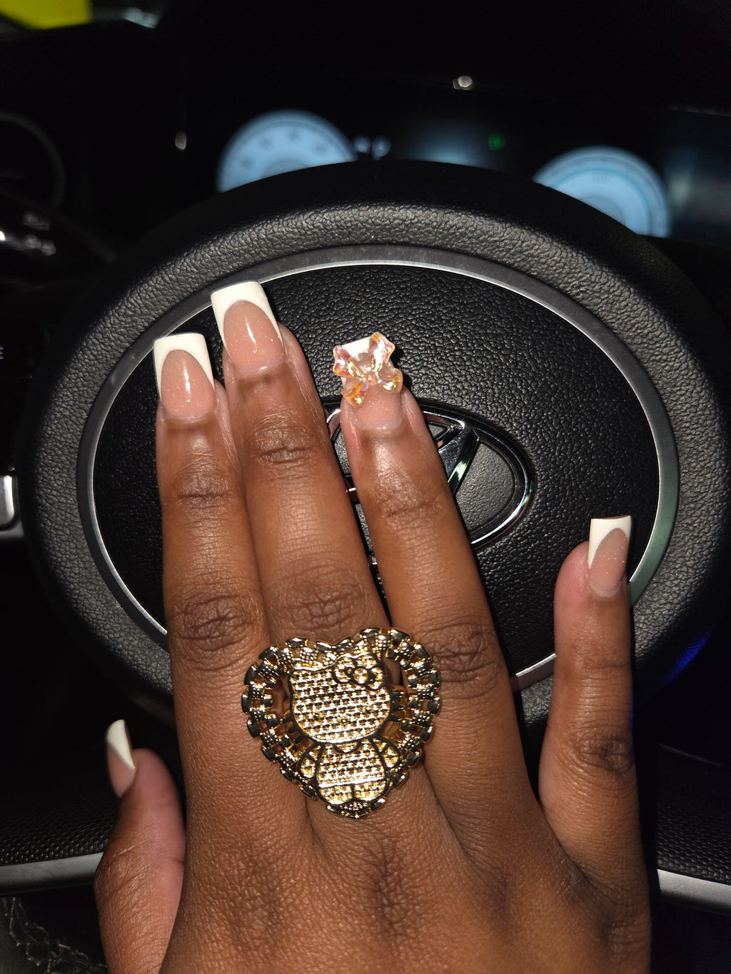 Hk full body heart rollie ring