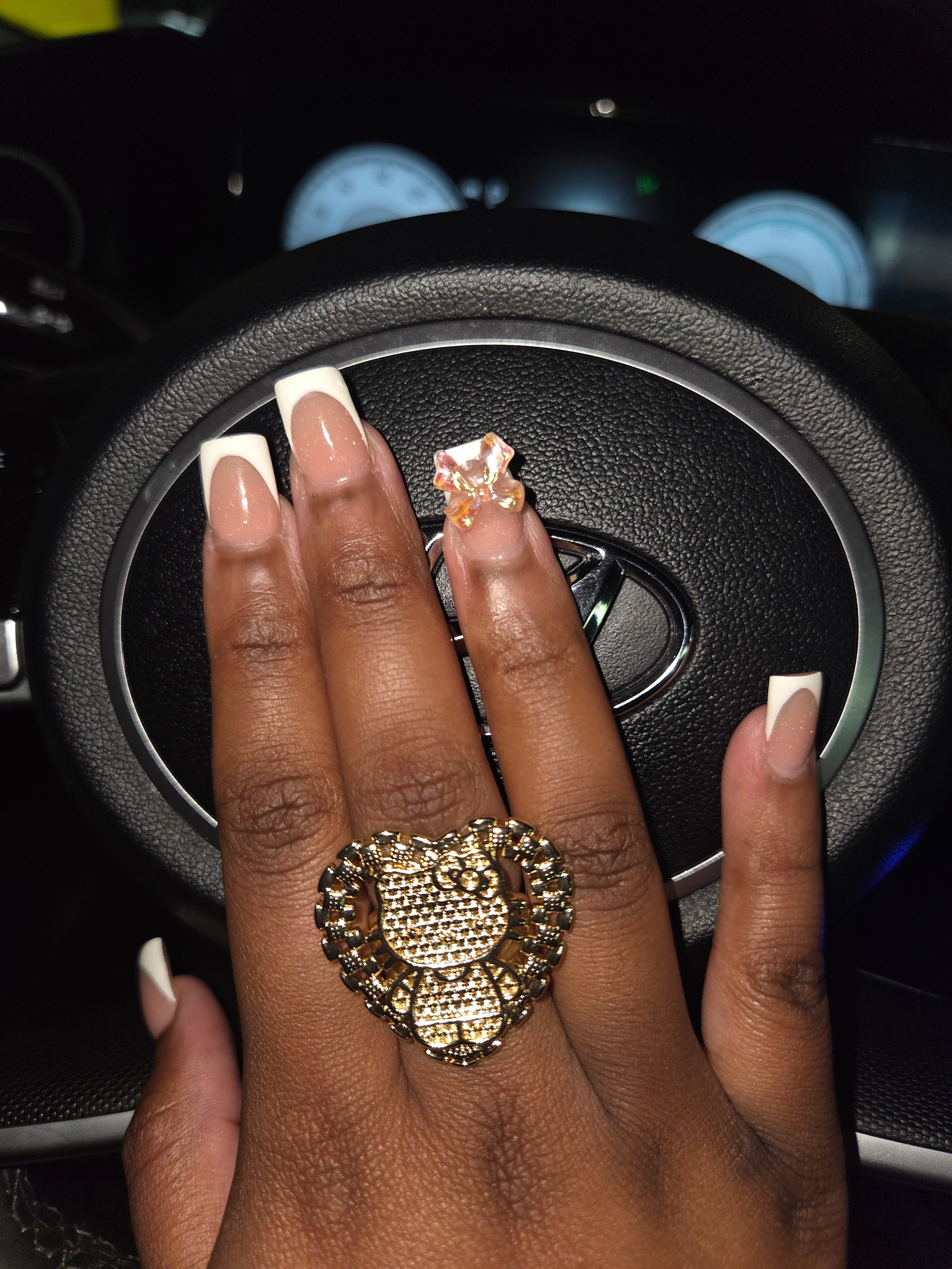 Hk full body heart rollie ring