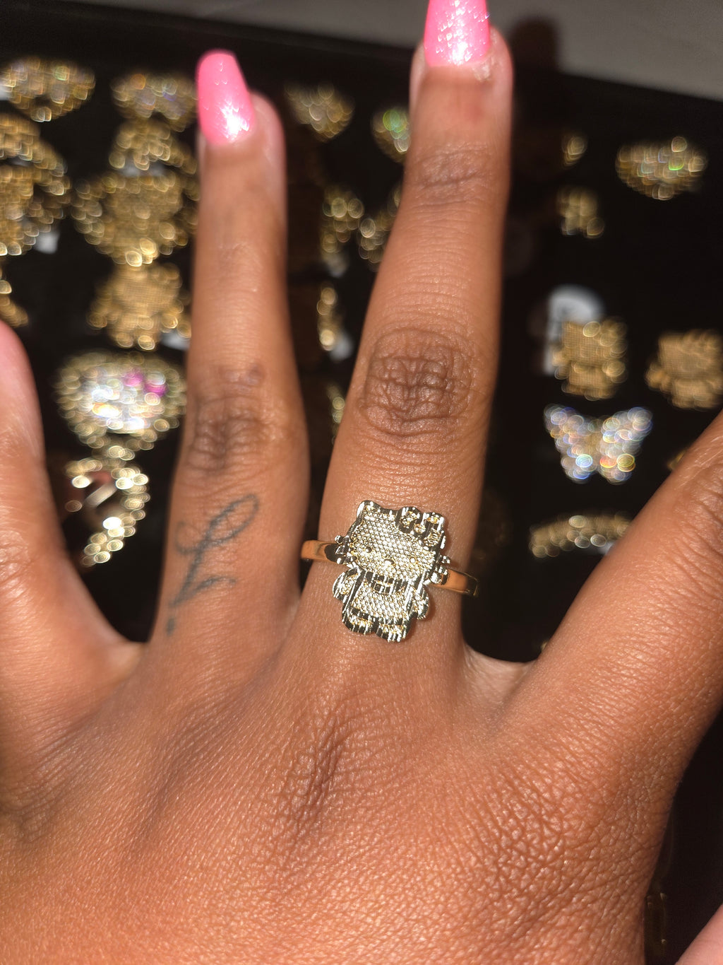 Small HK Full Body Band Ring